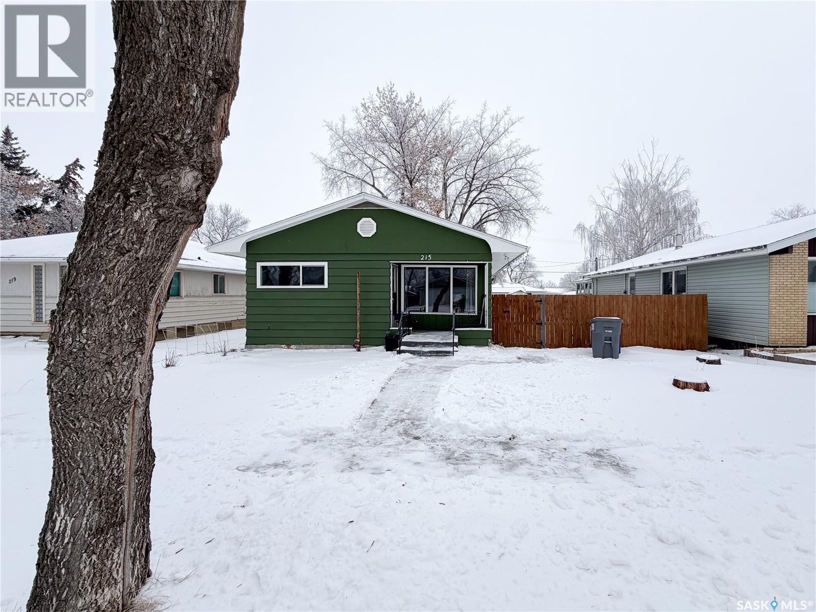 215 Brownlee Street, Herbert, Saskatchewan  S0H 2A0 - Photo 1 - SK026303