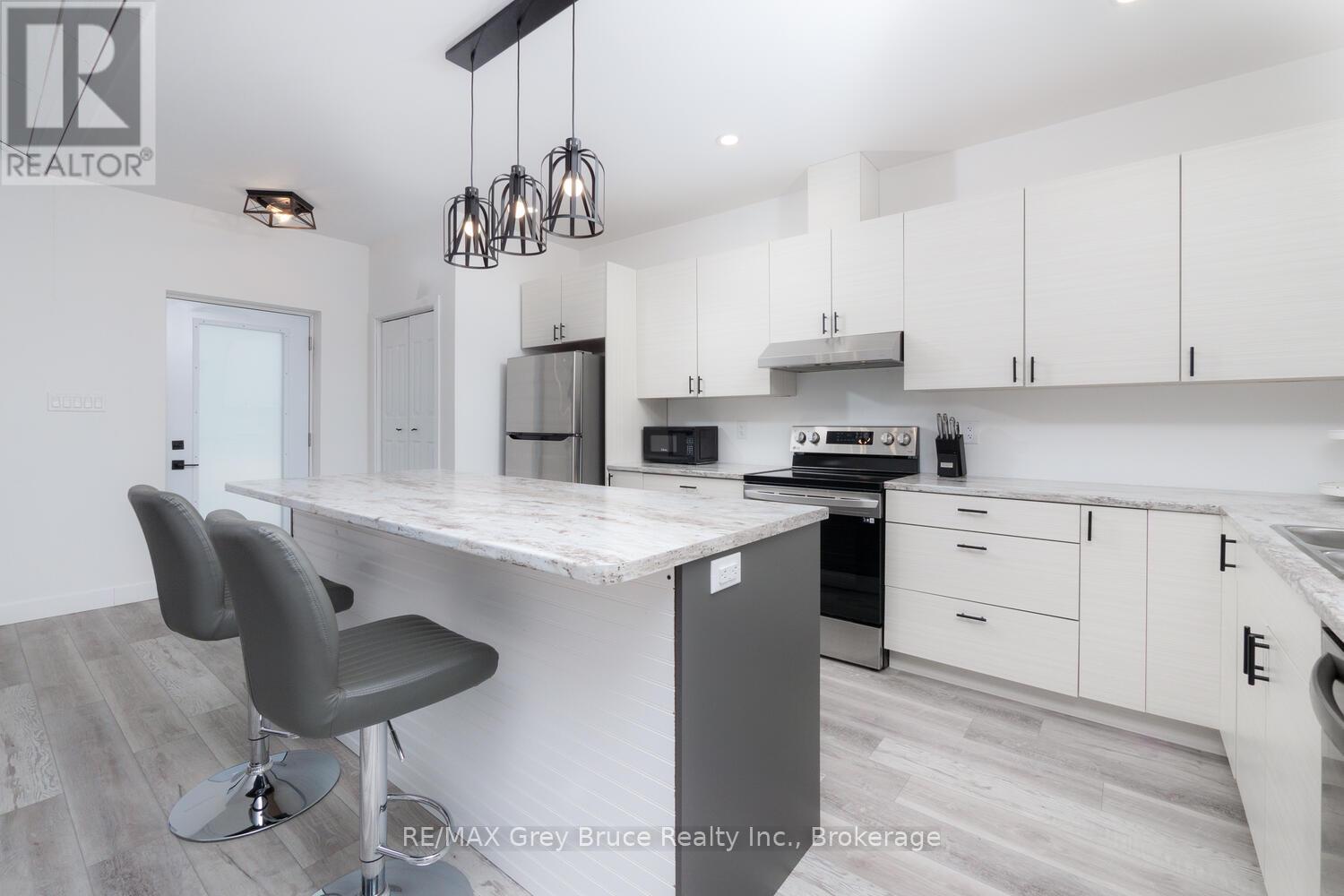 32 Southampton Parkway, South Bruce Peninsula, Ontario  N0H 2G0 - Photo 11 - X12673738