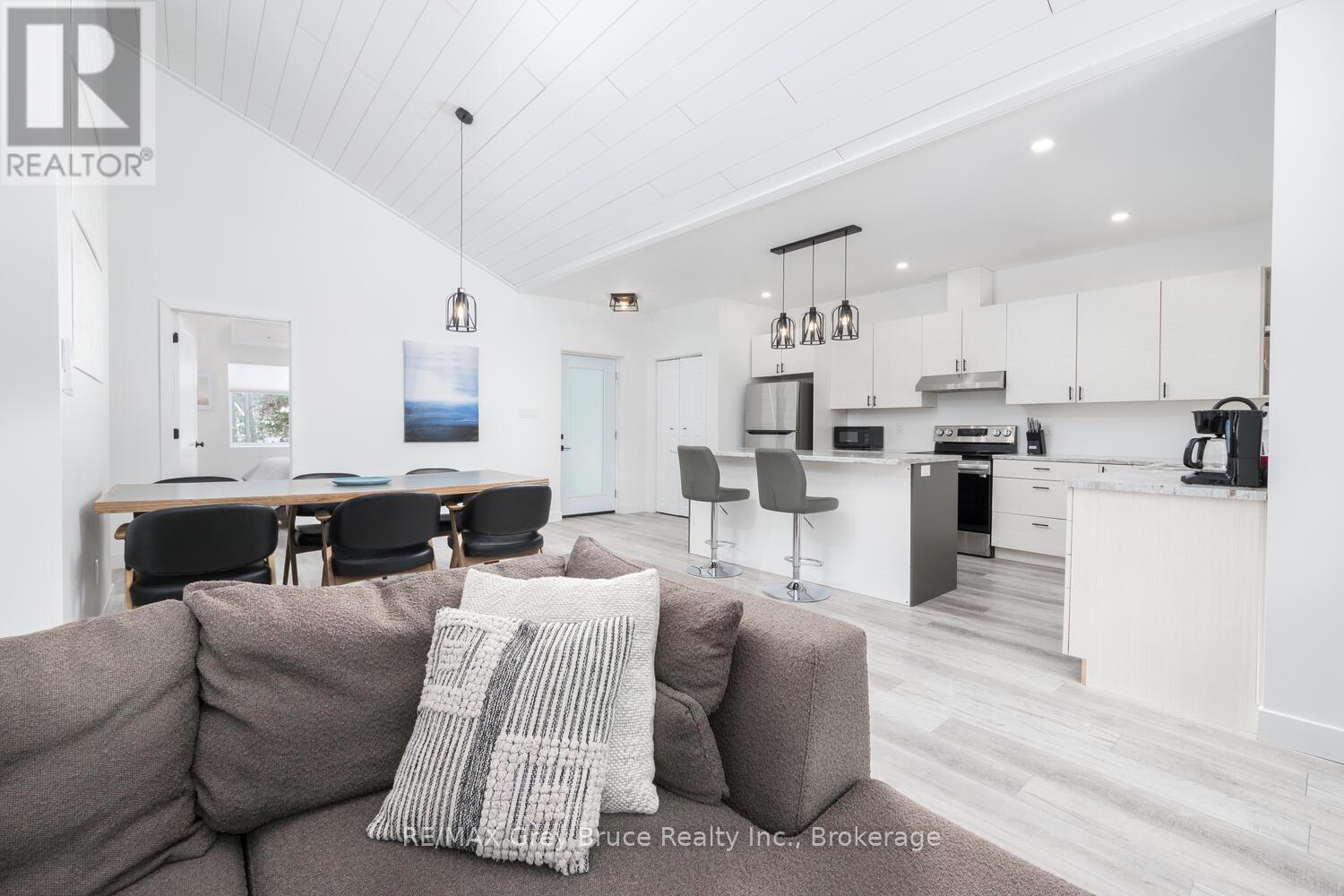 32 Southampton Parkway, South Bruce Peninsula, Ontario  N0H 2G0 - Photo 16 - X12673738