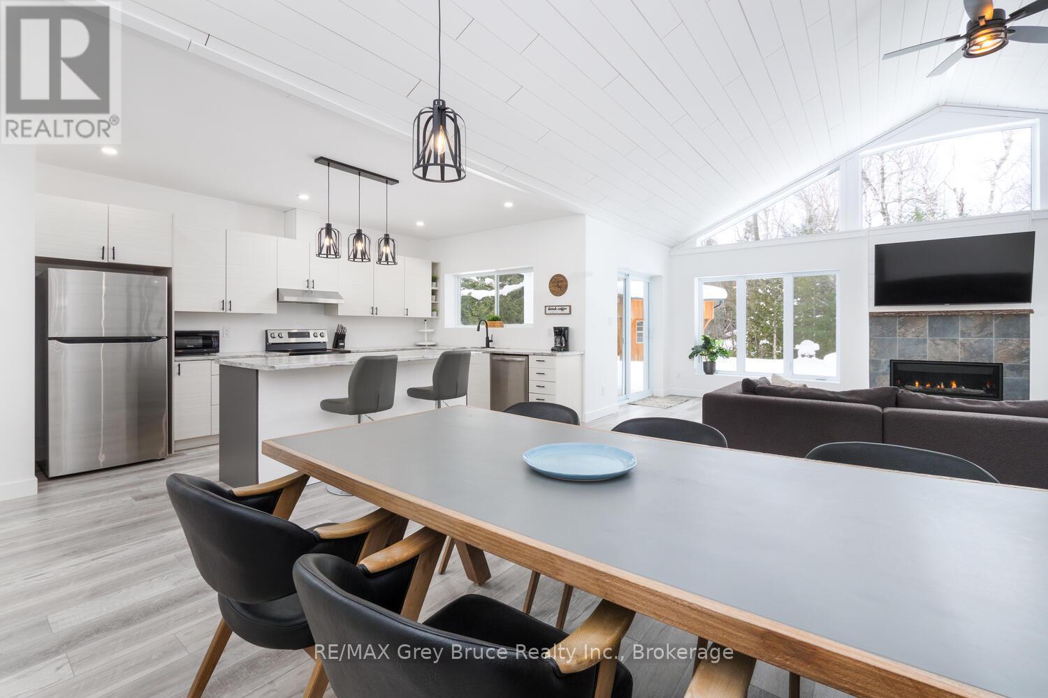 32 Southampton Parkway, South Bruce Peninsula, Ontario  N0H 2G0 - Photo 3 - X12673738