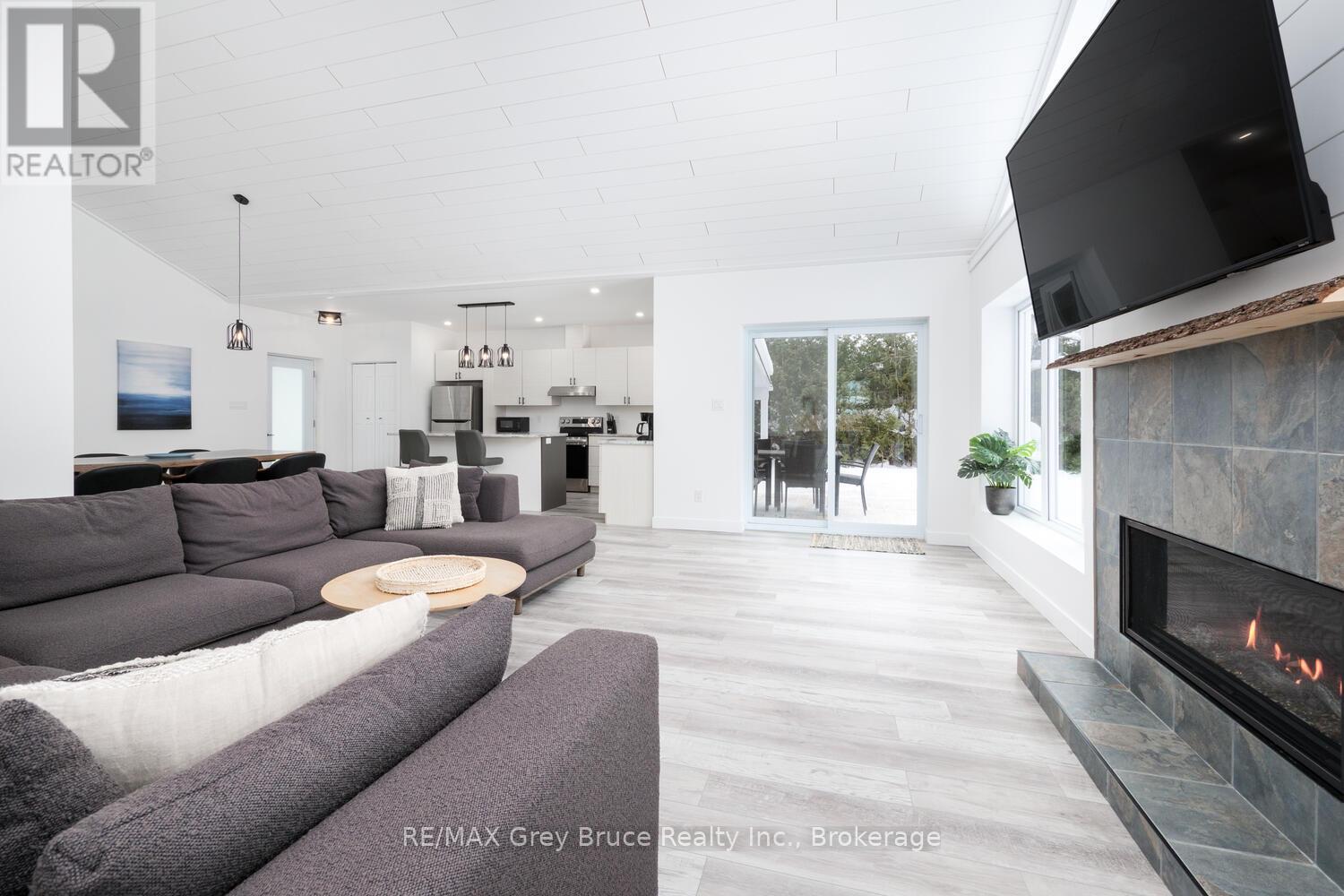 32 Southampton Parkway, South Bruce Peninsula, Ontario  N0H 2G0 - Photo 9 - X12673738