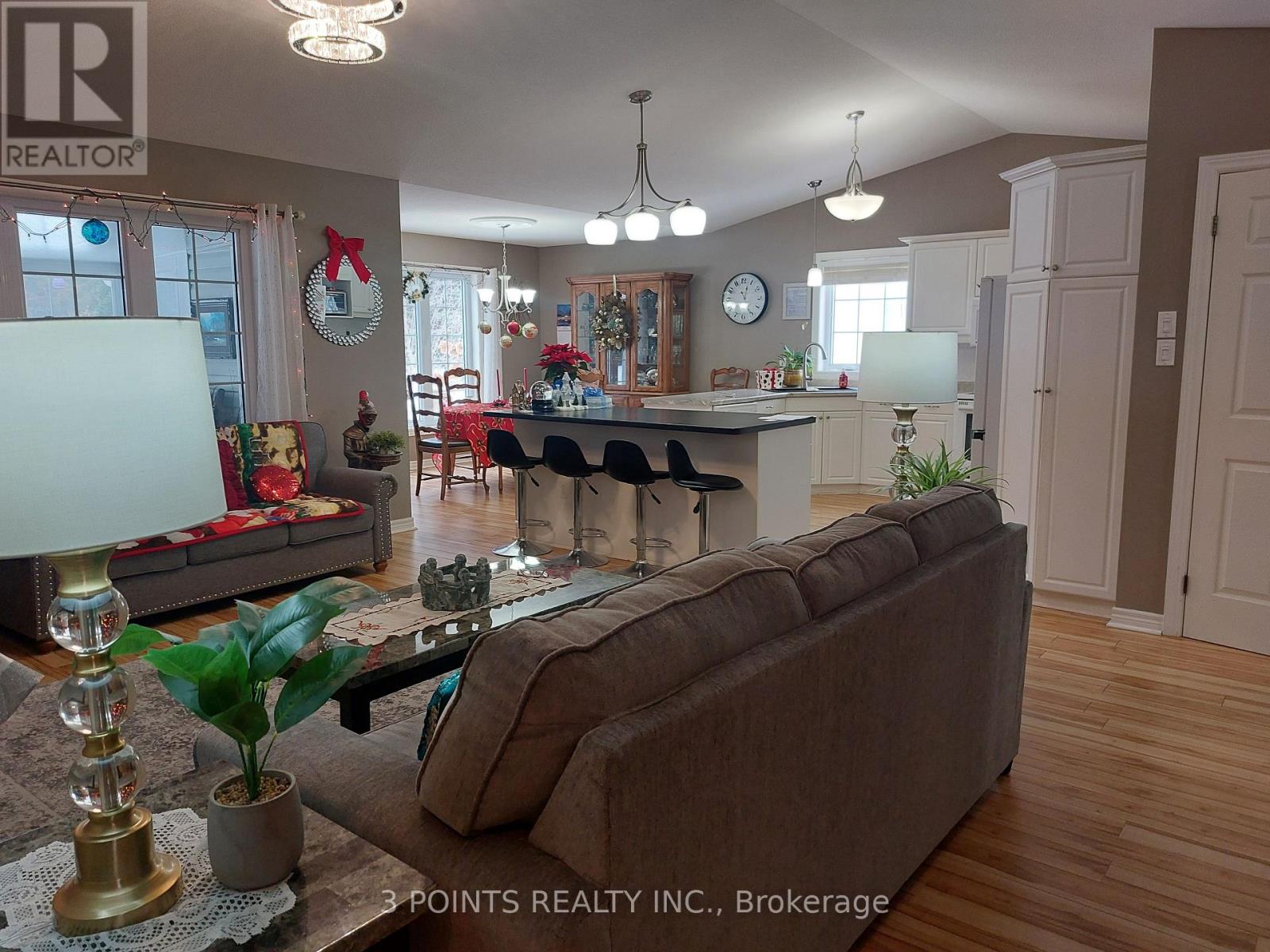 371 Shannon Boulevard, South Huron, Ontario  N0M 1T0 - Photo 5 - X12672750