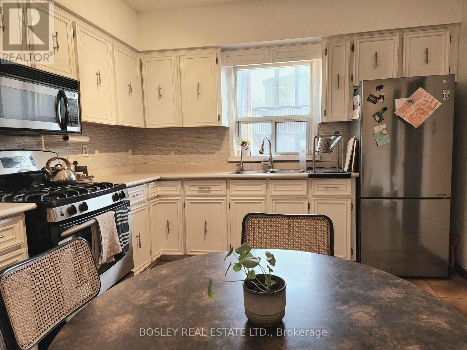 119 Hallam Street, Toronto, Ontario  M6H 1W9 - Photo 5 - W12673602