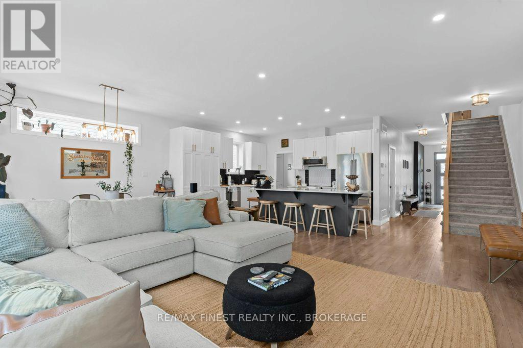 313 Pratt Drive, Loyalist, Ontario  K7N 0E8 - Photo 13 - X12673858