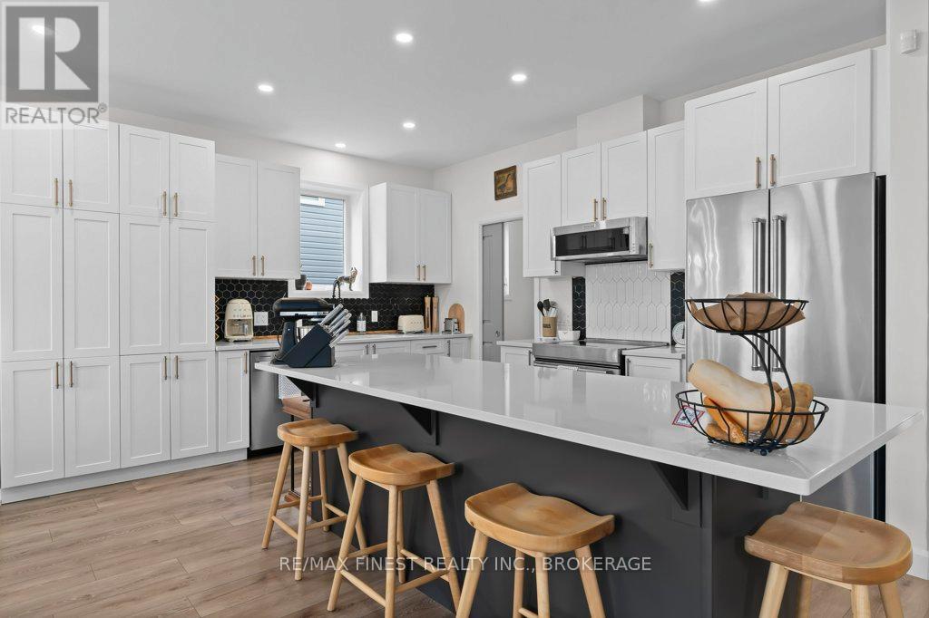 313 Pratt Drive, Loyalist, Ontario  K7N 0E8 - Photo 7 - X12673858