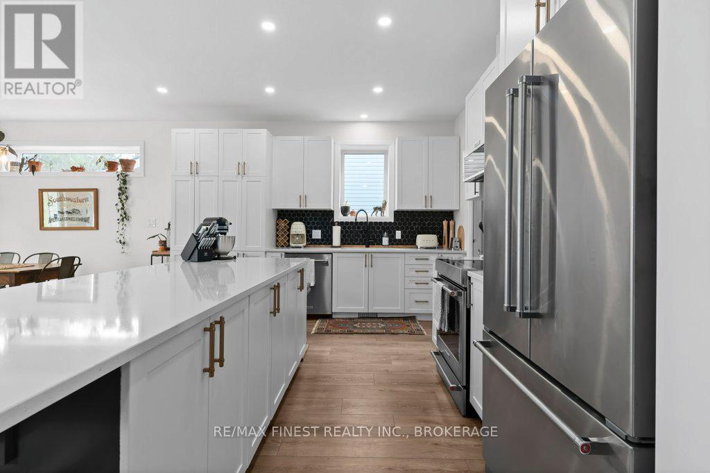 313 Pratt Drive, Loyalist, Ontario  K7N 0E8 - Photo 8 - X12673858