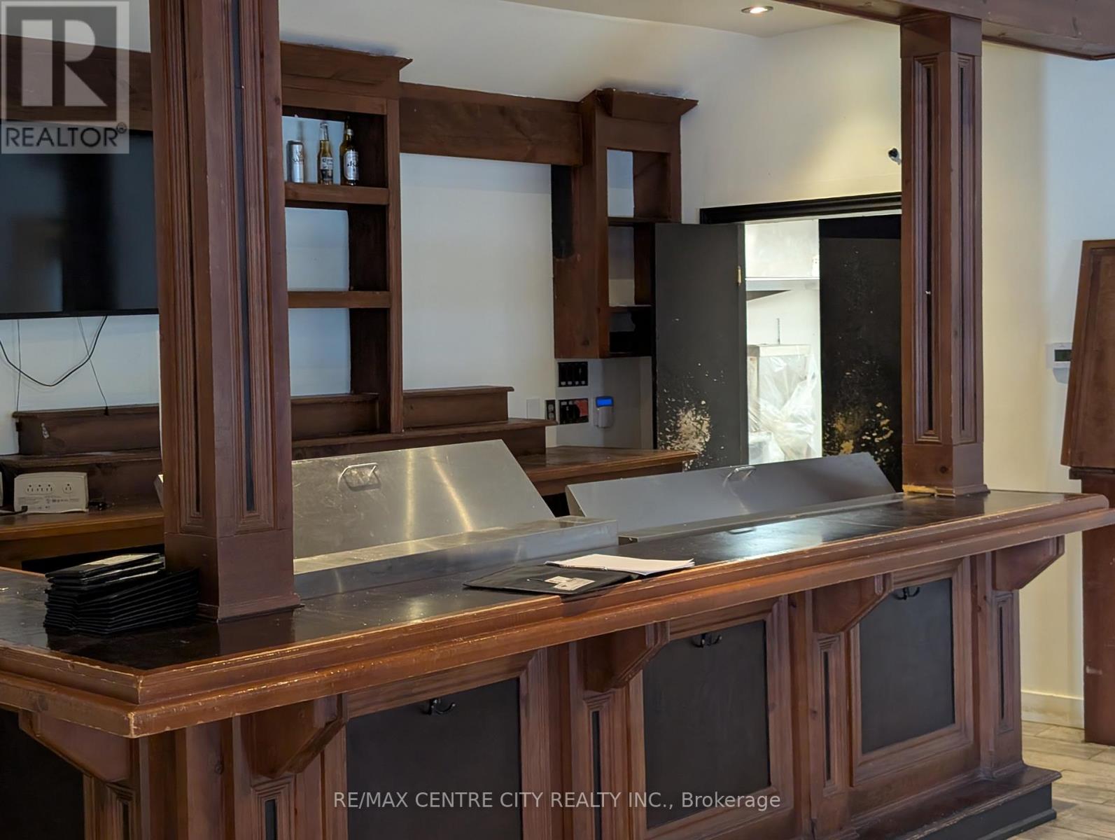 2300 Wharncliffe Road S, London South, Ontario  N6P 1L1 - Photo 5 - X12673814