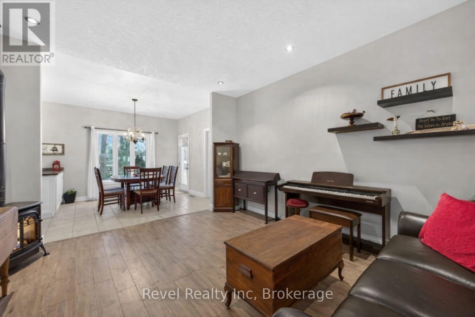 61 Rue Vanier, Tiny, Ontario  L9M 0J2 - Photo 3 - S12641284