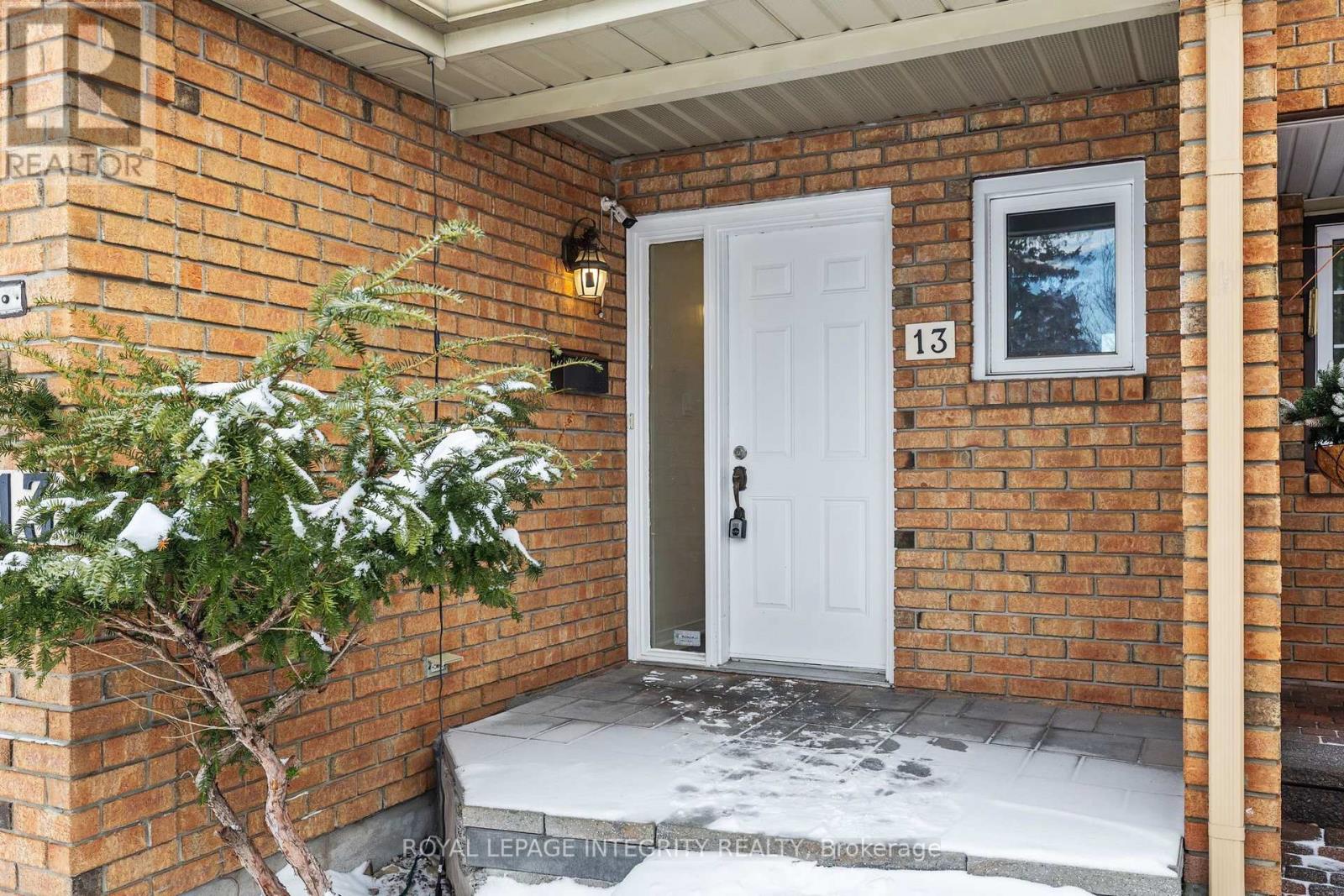 13 Robarts Crescent, Ottawa, Ontario  K2L 3Z6 - Photo 2 - X12673438