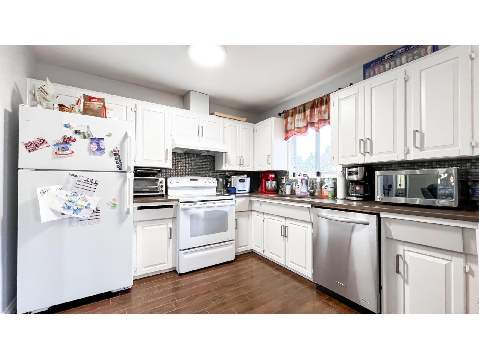 14096 66a Avenue, Surrey, British Columbia  V3W 6M4 - Photo 4 - R3076440