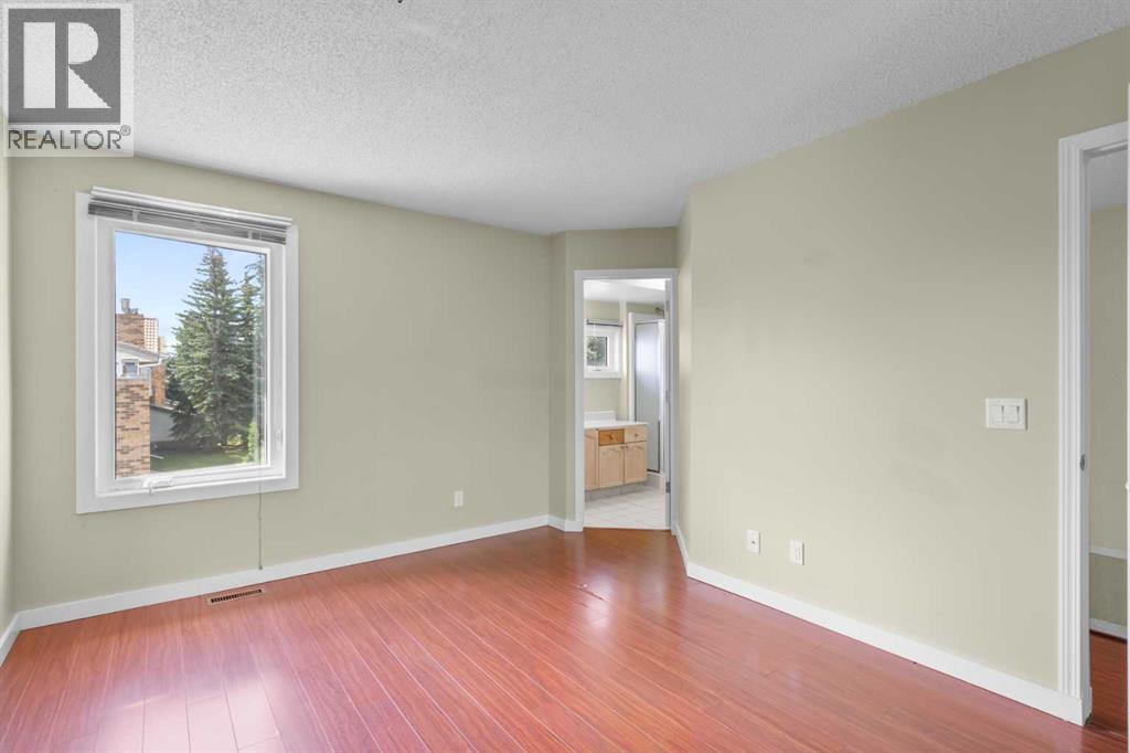 22 Coachway Gardens Sw, Calgary, Alberta  T3H 2V9 - Photo 17 - A2272208