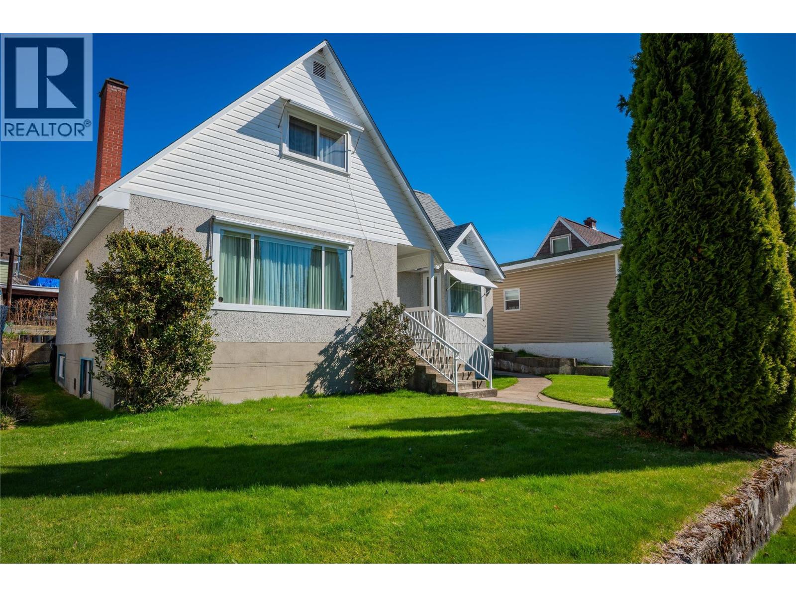 945 Thackeray Street, Warfield, British Columbia