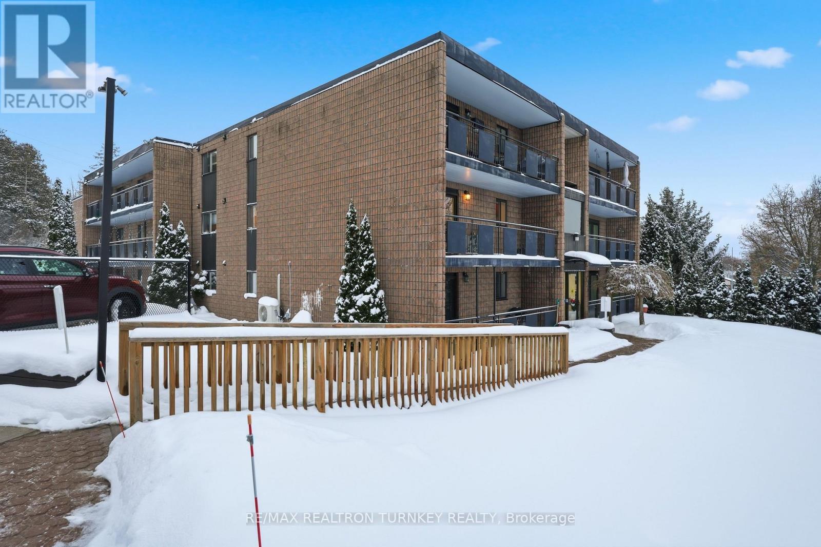 202 - 74 The Queensway S, Georgina, Ontario  L4P 1Z3 - Photo 27 - N12673716