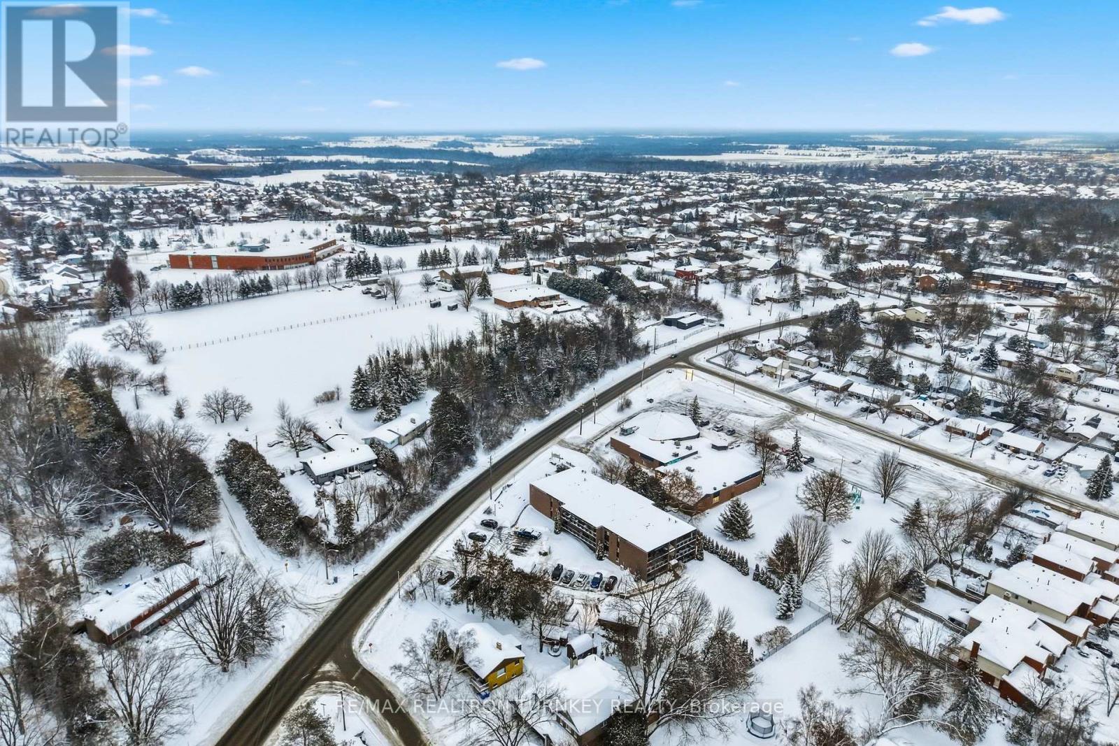 202 - 74 The Queensway S, Georgina, Ontario  L4P 1Z3 - Photo 29 - N12673716