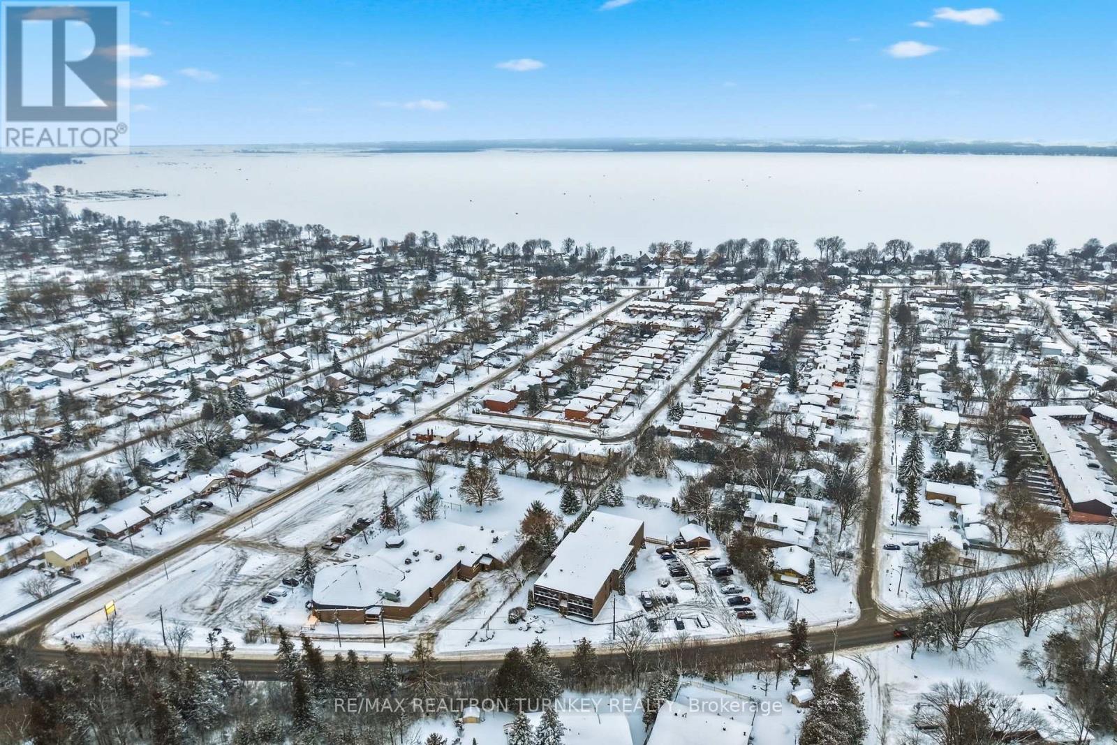 202 - 74 The Queensway S, Georgina, Ontario  L4P 1Z3 - Photo 31 - N12673716