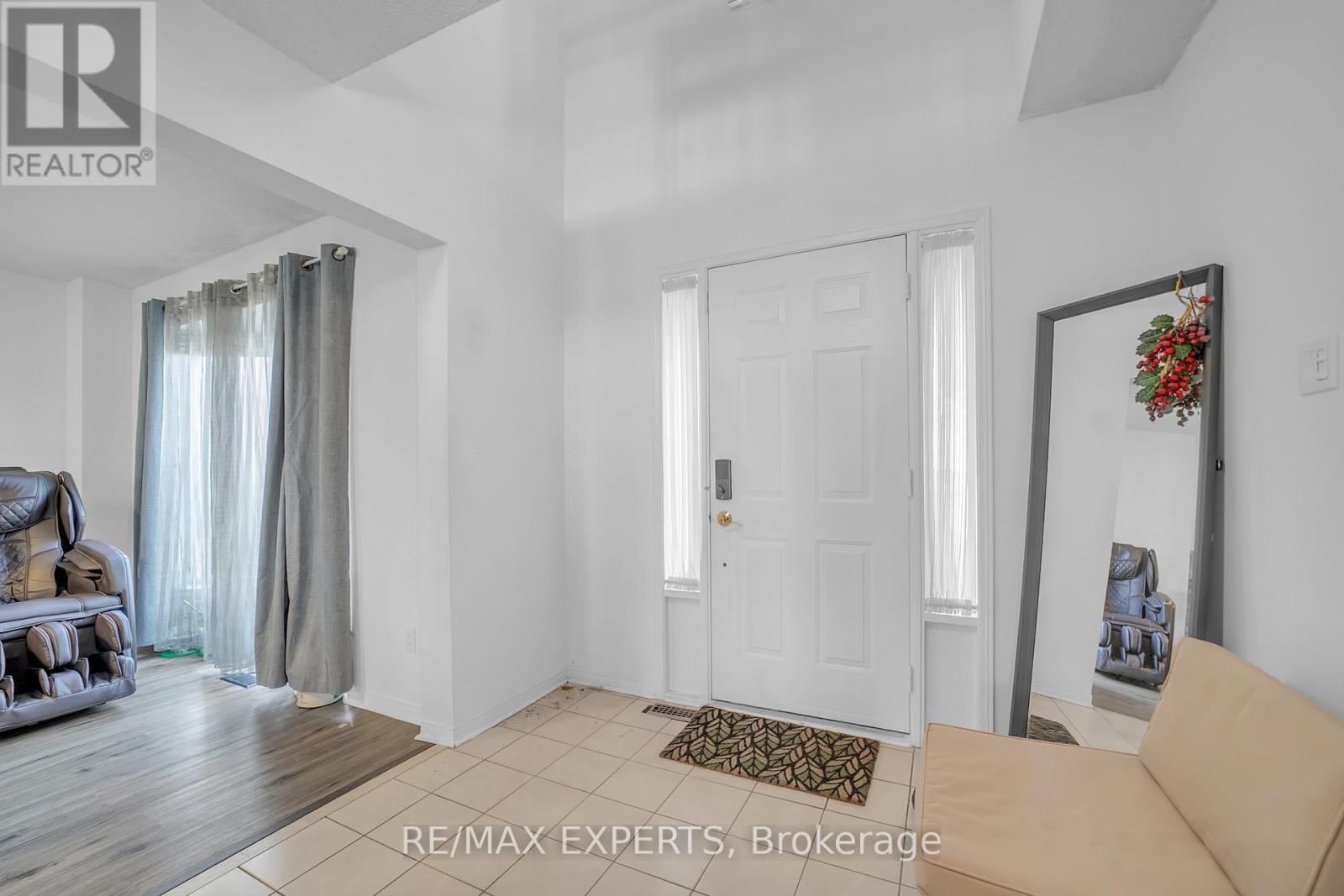 Main - 36 Savage Road, Newmarket, Ontario  L3X 1P7 - Photo 4 - N12673816