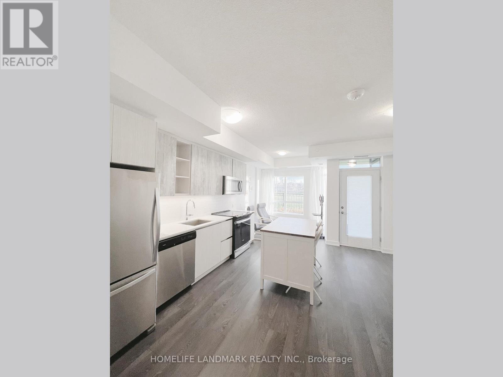 125 - 251 Manitoba Street, Toronto (Mimico), Ontario  M8Y 0C7 - Photo 1 - W12670762