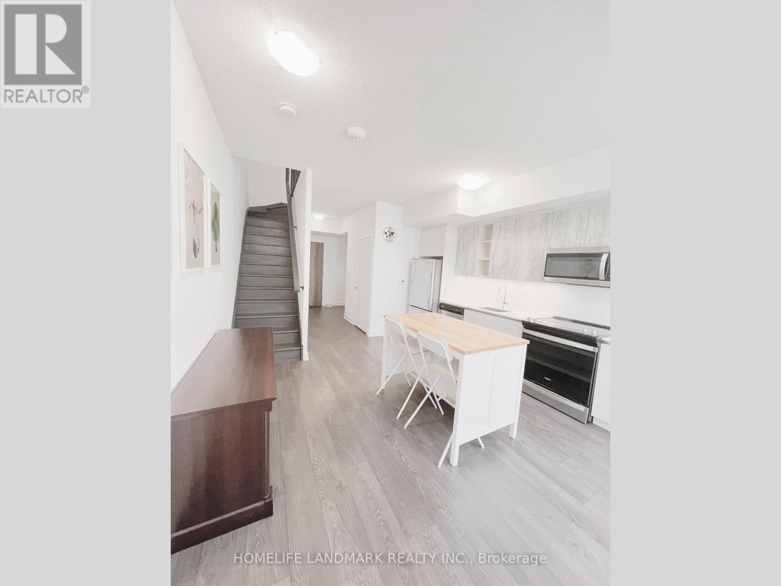 125 - 251 Manitoba Street, Toronto (Mimico), Ontario  M8Y 0C7 - Photo 2 - W12670762