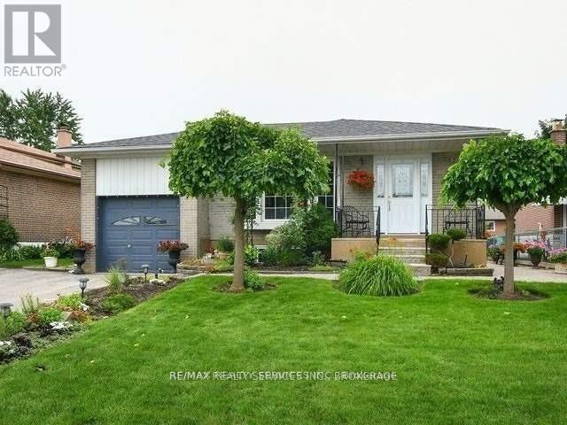 14 Terra Cotta Crescent, Brampton (Brampton East), Ontario  L6W 1C1 - Photo 1 - W12673702