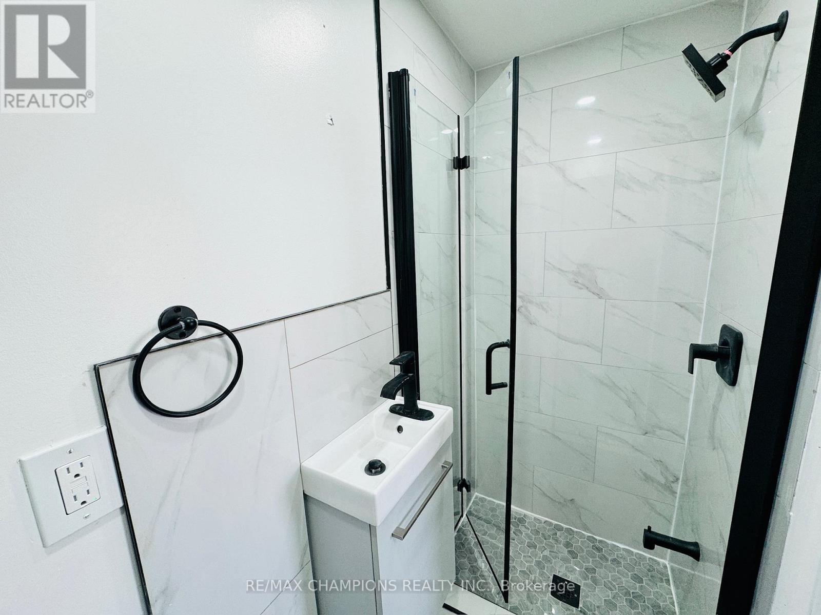 2nd Flr - 196 Caledonia Road, Toronto, Ontario  M6E 4S7 - Photo 10 - W12673766