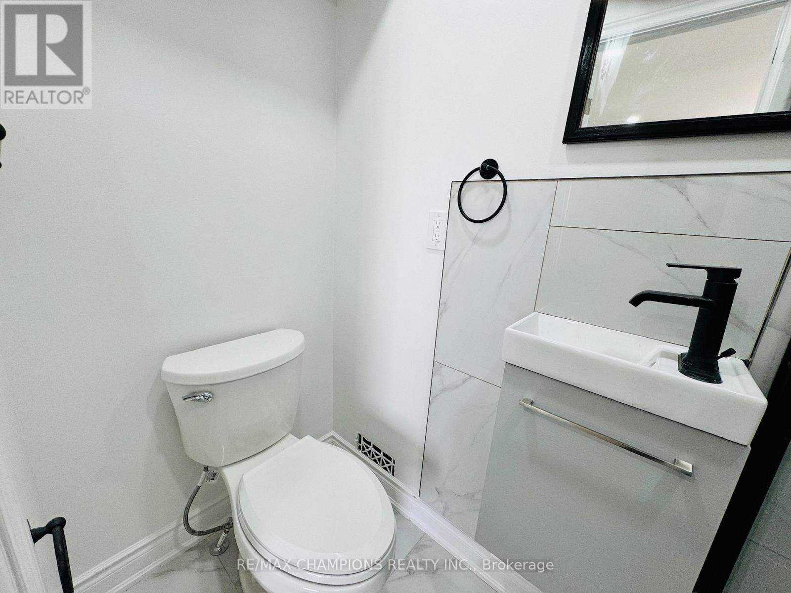 2nd Flr - 196 Caledonia Road, Toronto, Ontario  M6E 4S7 - Photo 12 - W12673766