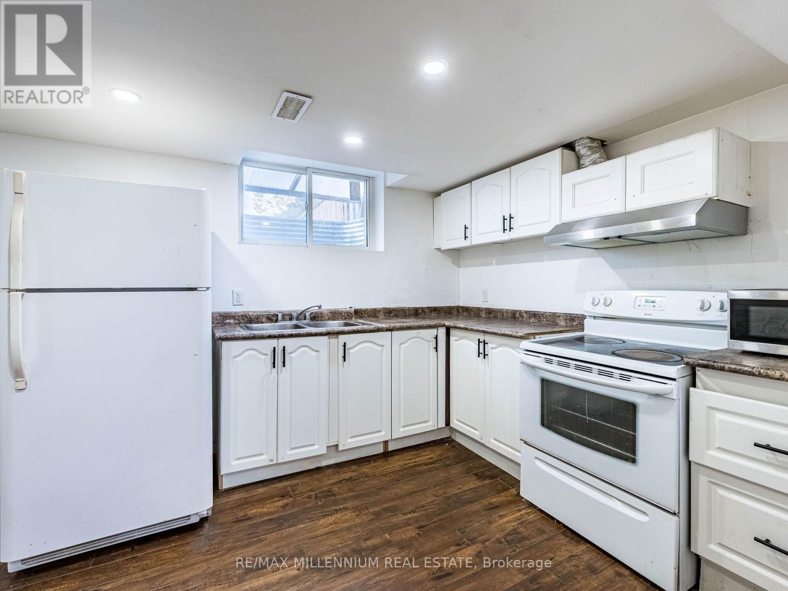 35 Scottsdale Court, Brampton, Ontario  L6W 3R8 - Photo 39 - W12673776