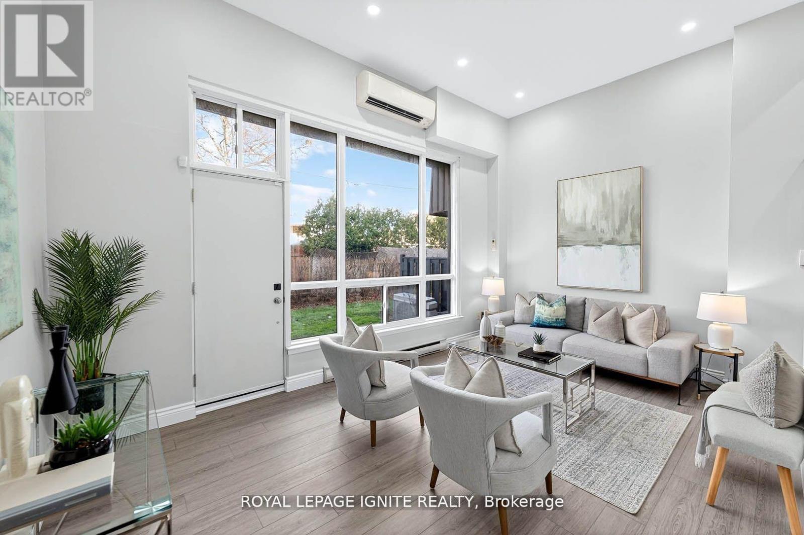 116 Darras Court, Brampton, Ontario  L6T 1W7 - Photo 4 - W12673804