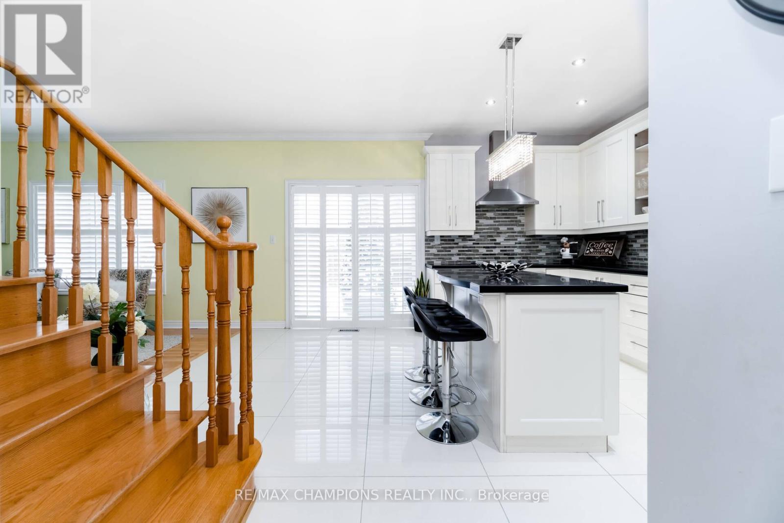 Upper - 32 Vernet Crescent, Brampton, Ontario  L6P 1Z5 - Photo 13 - W12673836