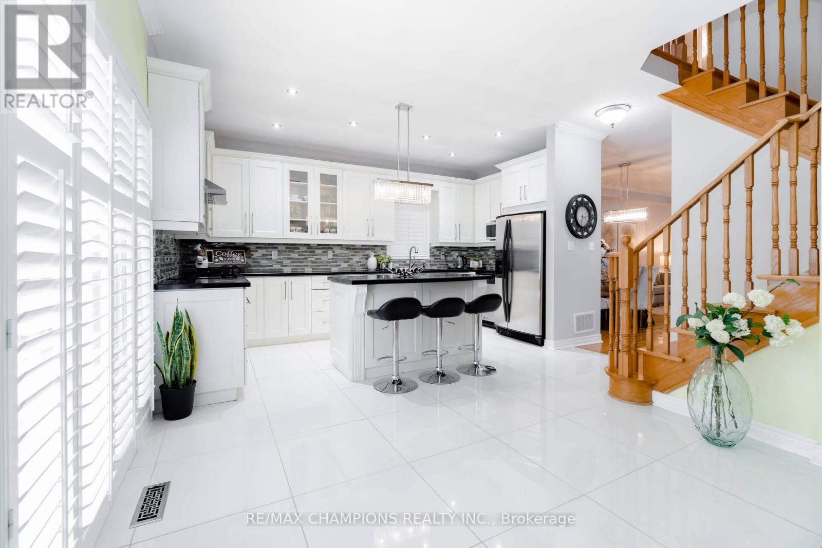 Upper - 32 Vernet Crescent, Brampton, Ontario  L6P 1Z5 - Photo 15 - W12673836