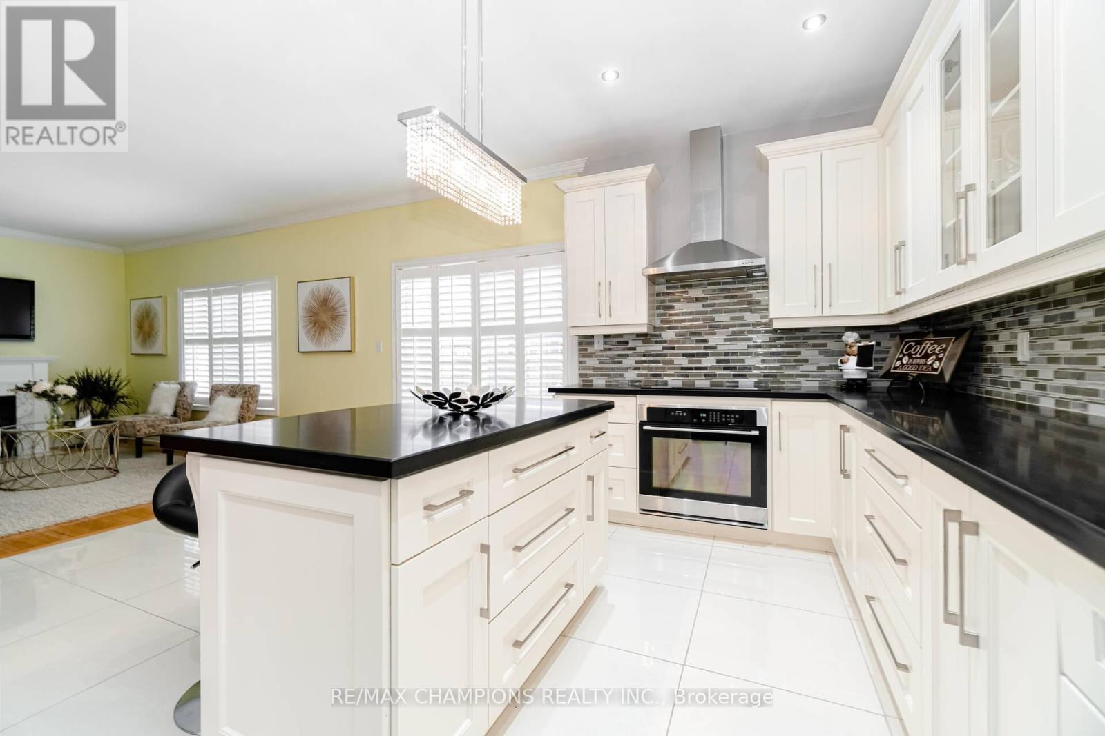 Upper - 32 Vernet Crescent, Brampton, Ontario  L6P 1Z5 - Photo 17 - W12673836