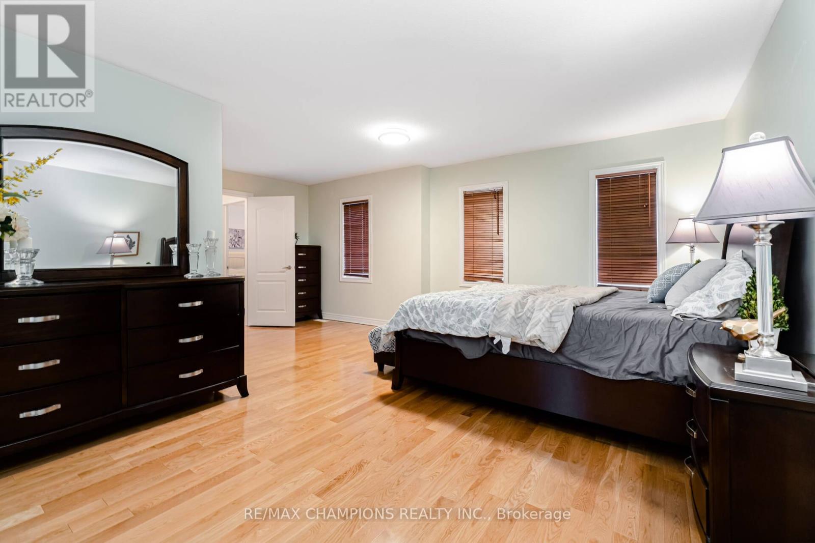 Upper - 32 Vernet Crescent, Brampton, Ontario  L6P 1Z5 - Photo 26 - W12673836