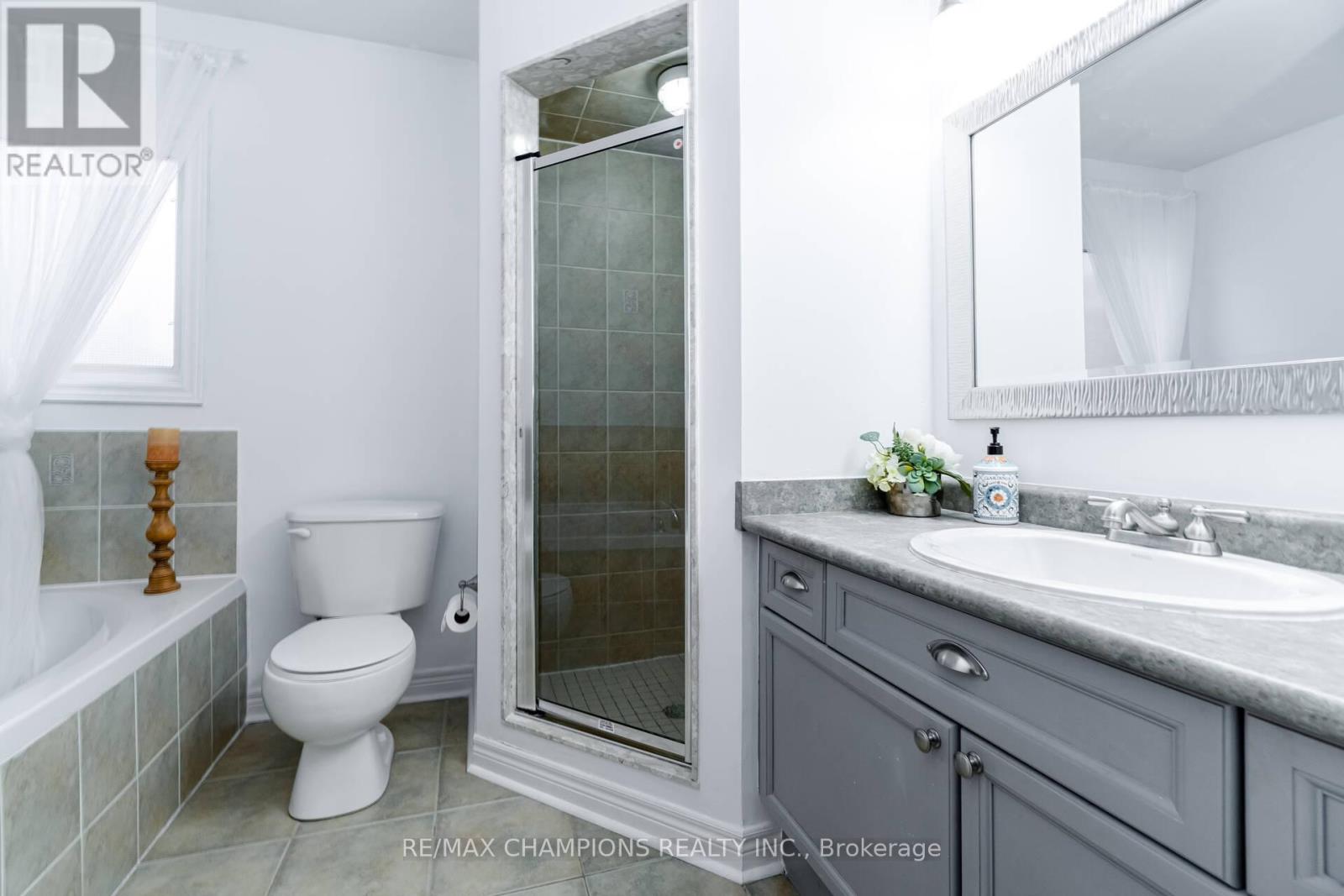 Upper - 32 Vernet Crescent, Brampton, Ontario  L6P 1Z5 - Photo 27 - W12673836