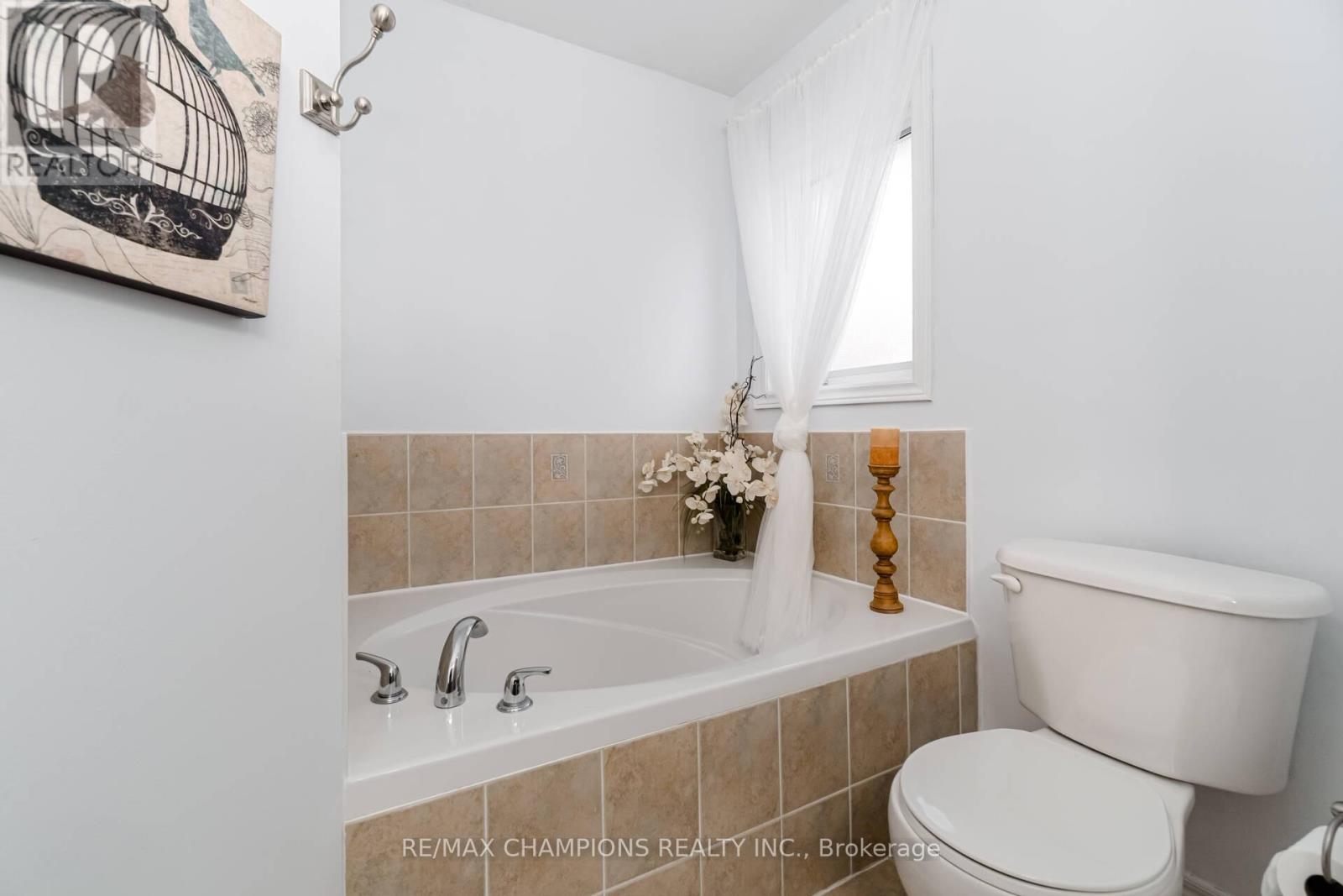 Upper - 32 Vernet Crescent, Brampton, Ontario  L6P 1Z5 - Photo 28 - W12673836