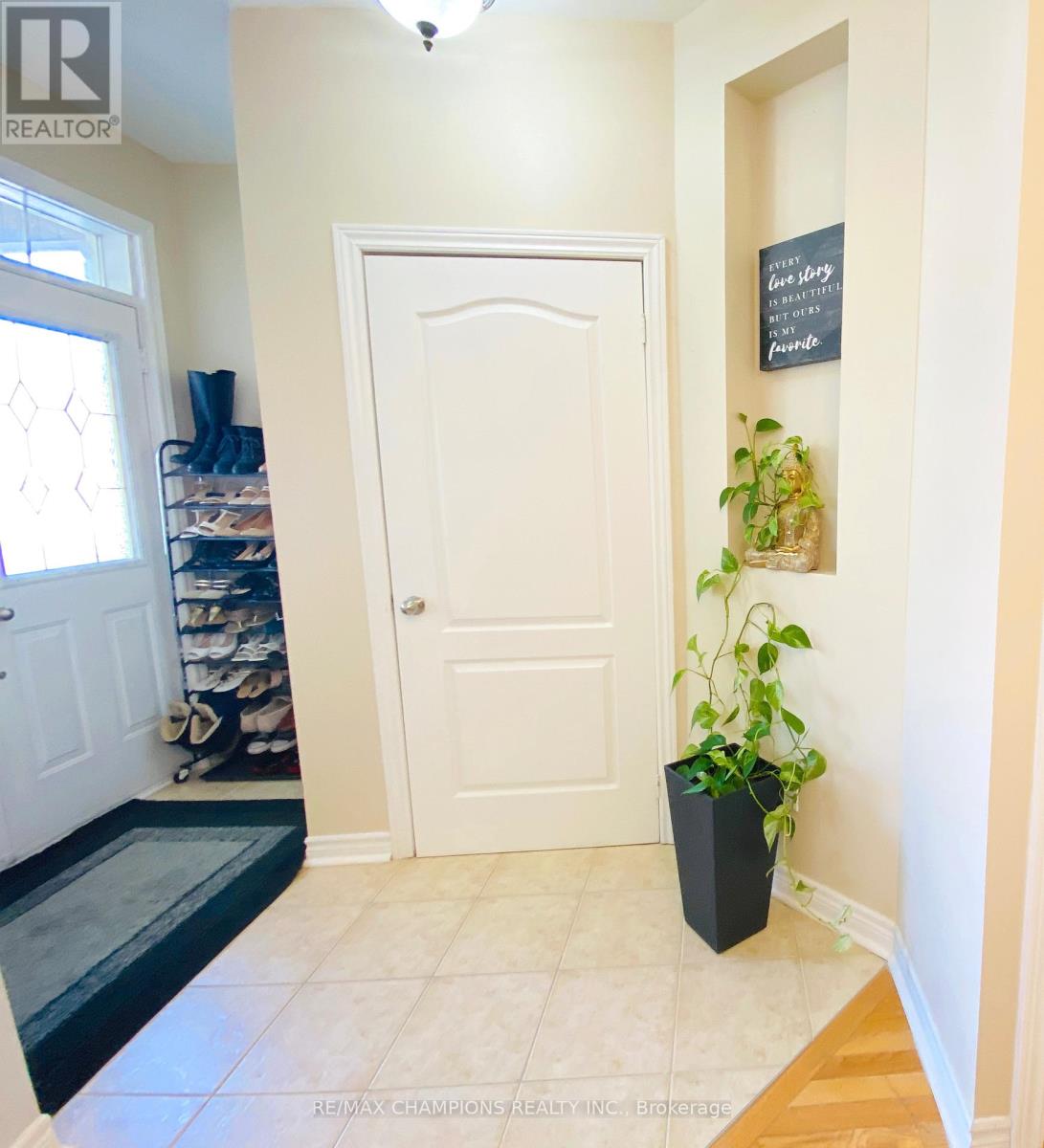 Upper - 32 Vernet Crescent, Brampton, Ontario  L6P 1Z5 - Photo 5 - W12673836