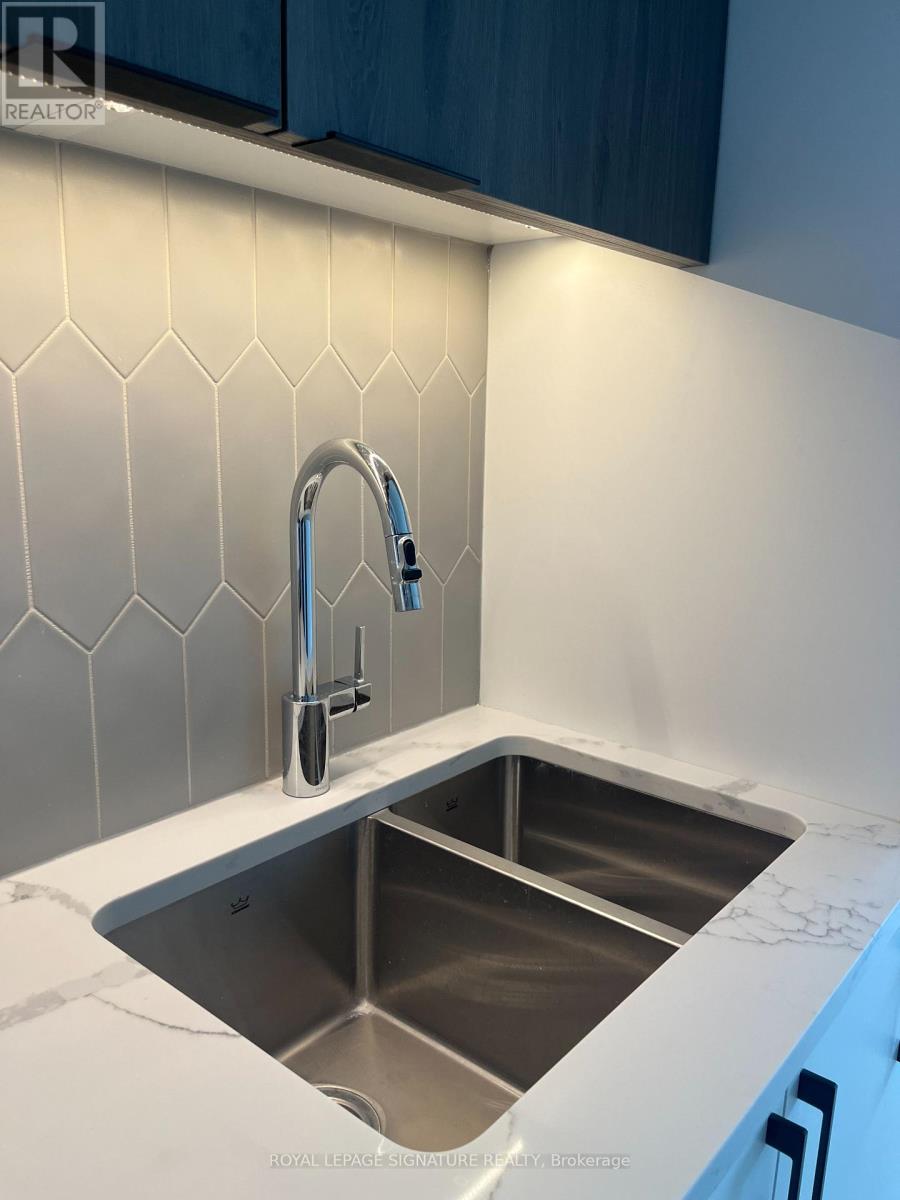 1301 - 741 King Street W, Kitchener, Ontario  N2G 1E5 - Photo 5 - X12673726