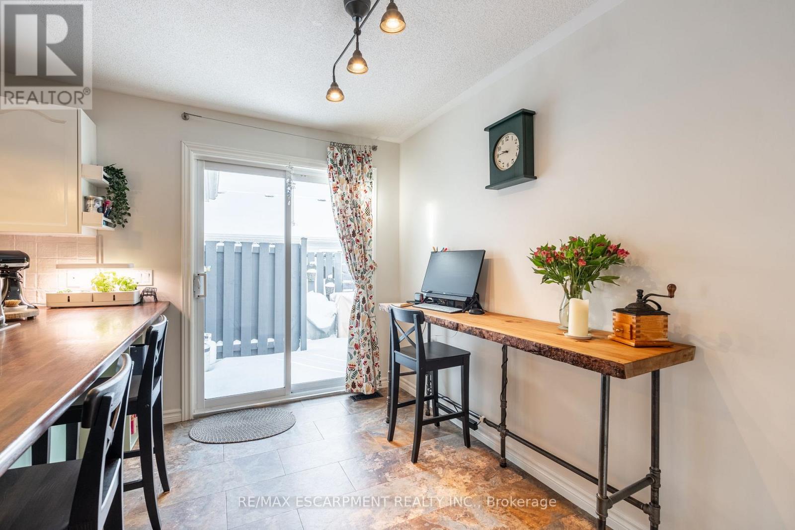 136 Glenariff Drive, Hamilton, Ontario  L8B 1A5 - Photo 18 - X12673748