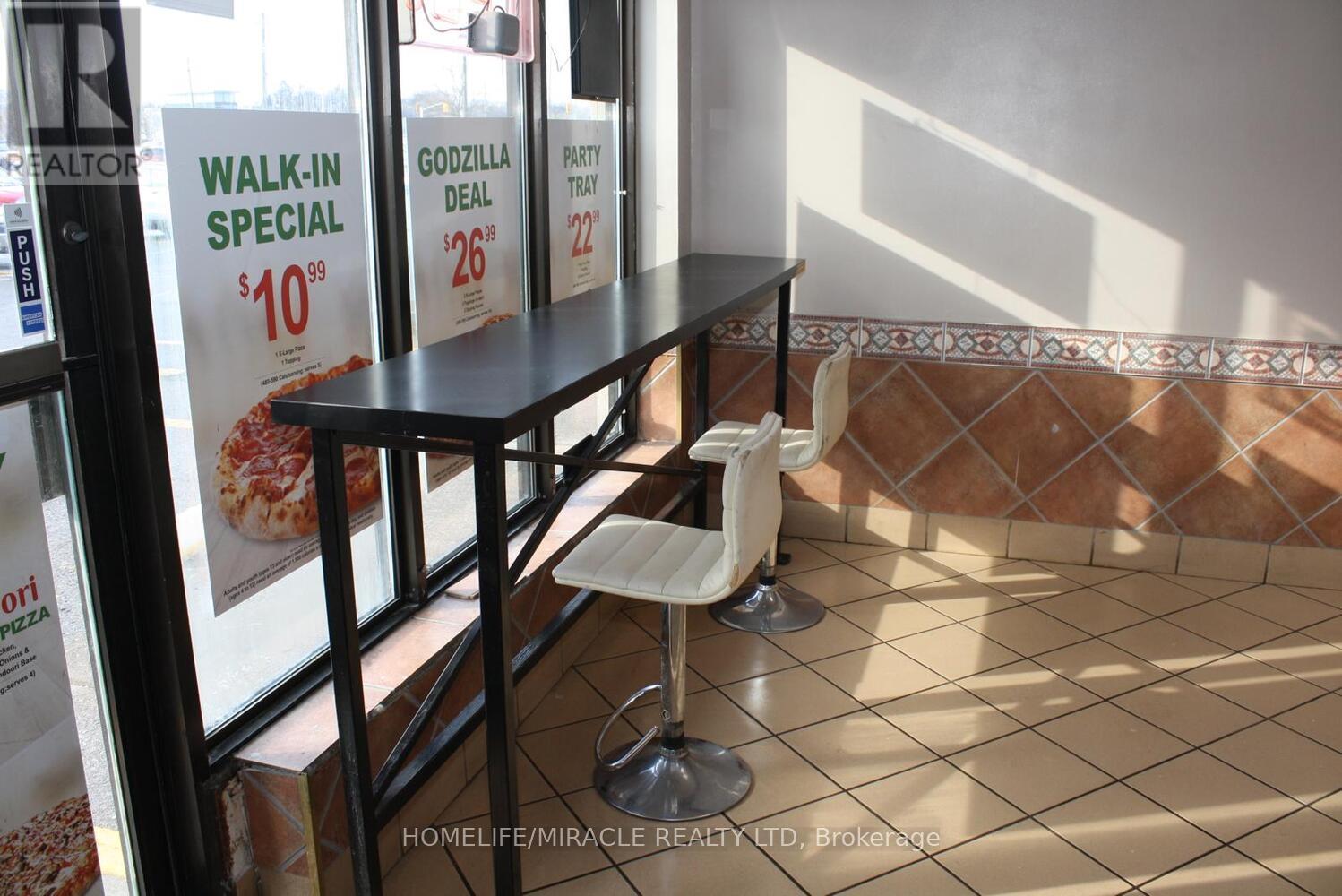 697 Queenston Road, Hamilton, Ontario  L8G 1A1 - Photo 16 - X12673754