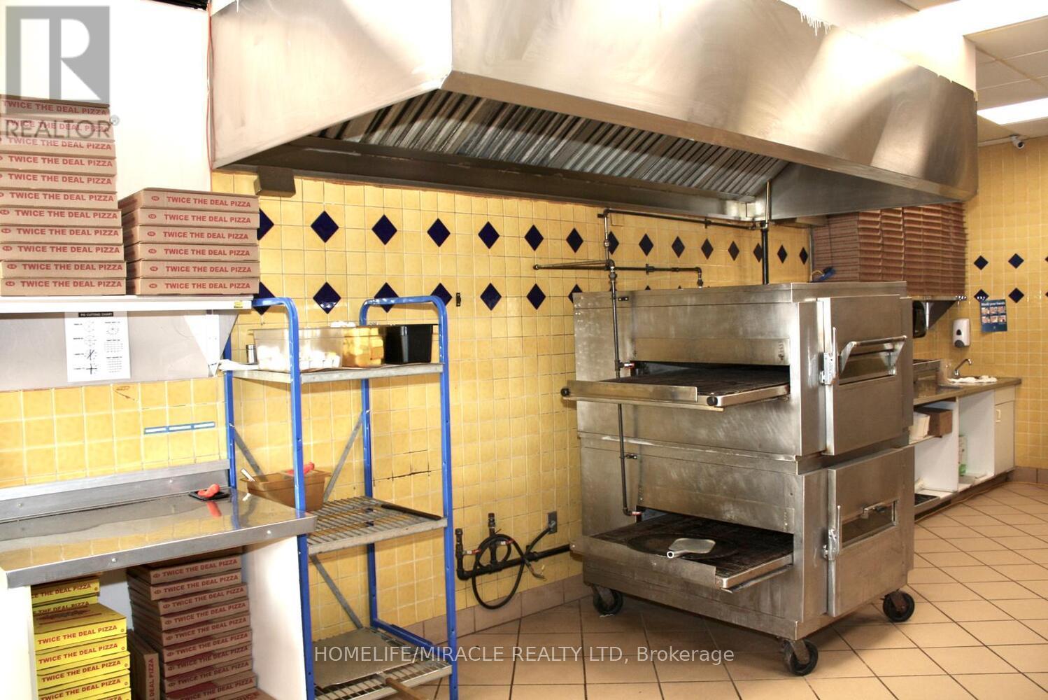 697 Queenston Road, Hamilton, Ontario  L8G 1A1 - Photo 25 - X12673754