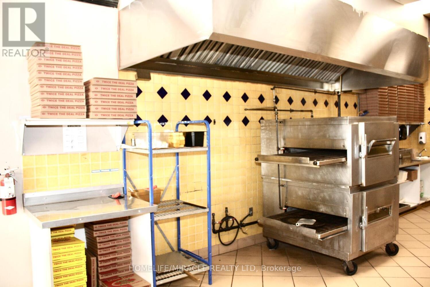 697 Queenston Road, Hamilton, Ontario  L8G 1A1 - Photo 26 - X12673754