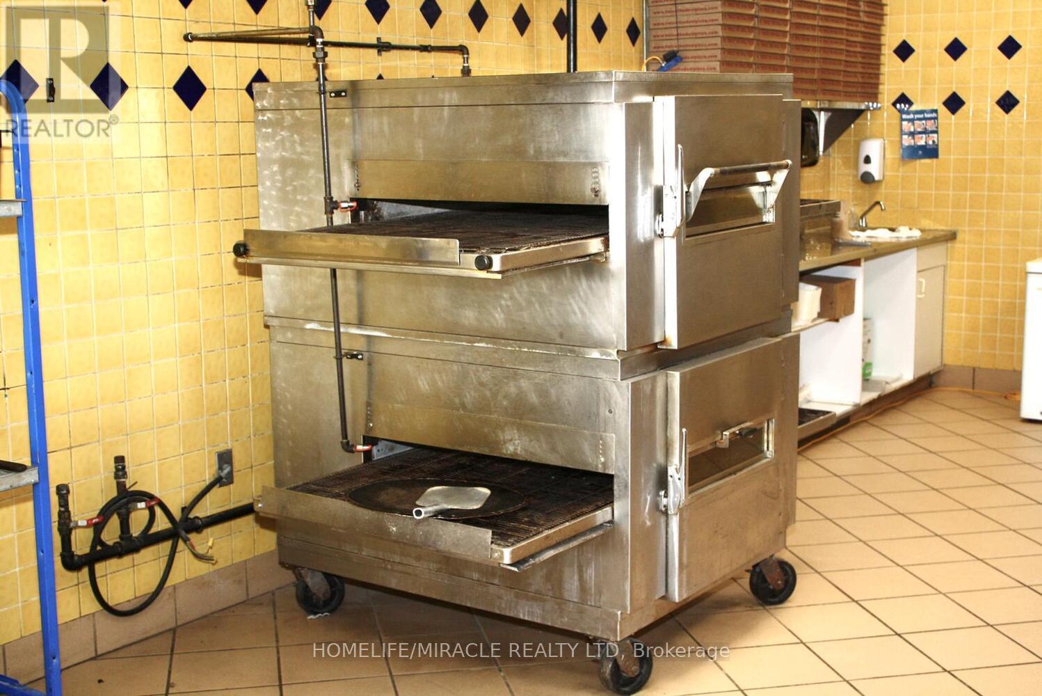 697 Queenston Road, Hamilton, Ontario  L8G 1A1 - Photo 27 - X12673754