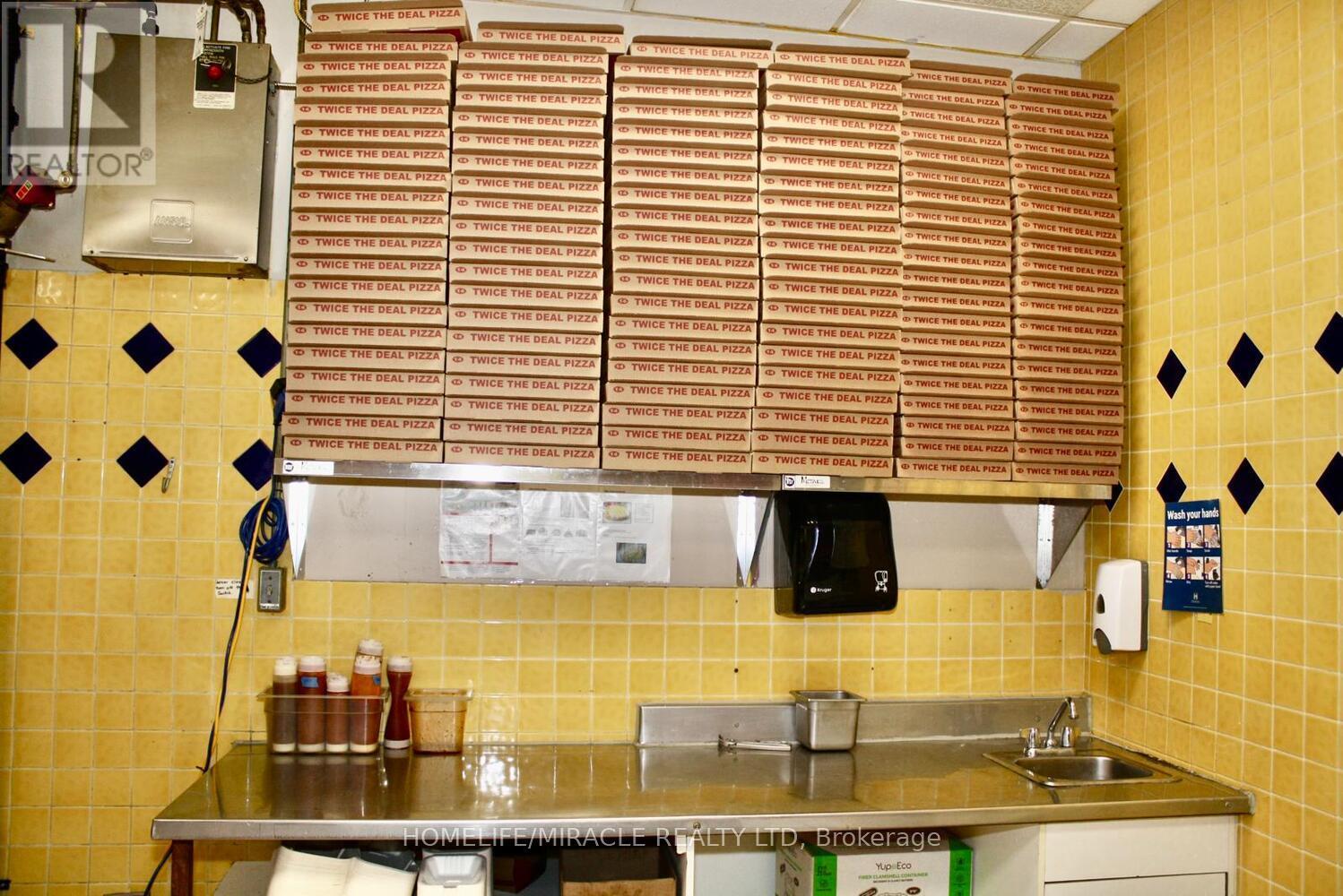 697 Queenston Road, Hamilton, Ontario  L8G 1A1 - Photo 35 - X12673754