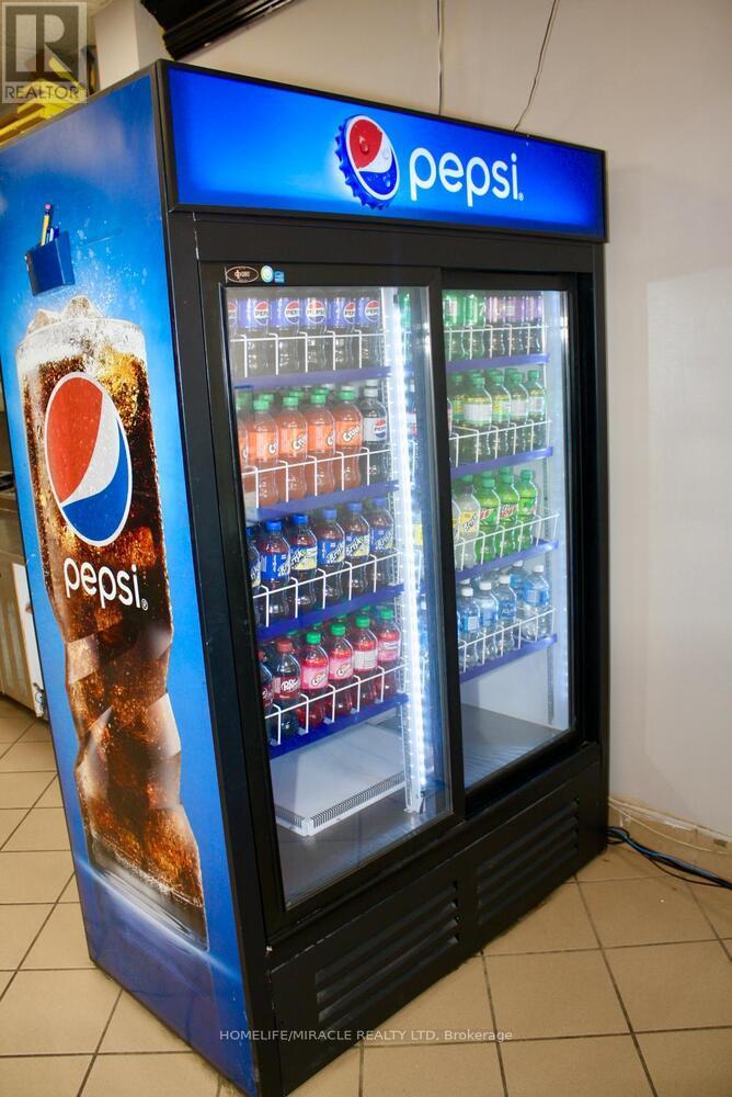 697 Queenston Road, Hamilton, Ontario  L8G 1A1 - Photo 36 - X12673754