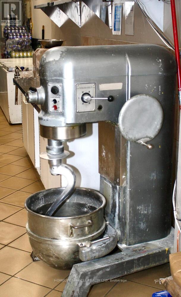 697 Queenston Road, Hamilton, Ontario  L8G 1A1 - Photo 42 - X12673754