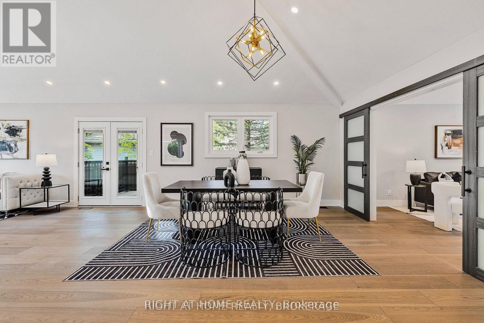 Upper - 347 Mapledene Drive, Hamilton, Ontario  L9G 2K3 - Photo 10 - X12673762