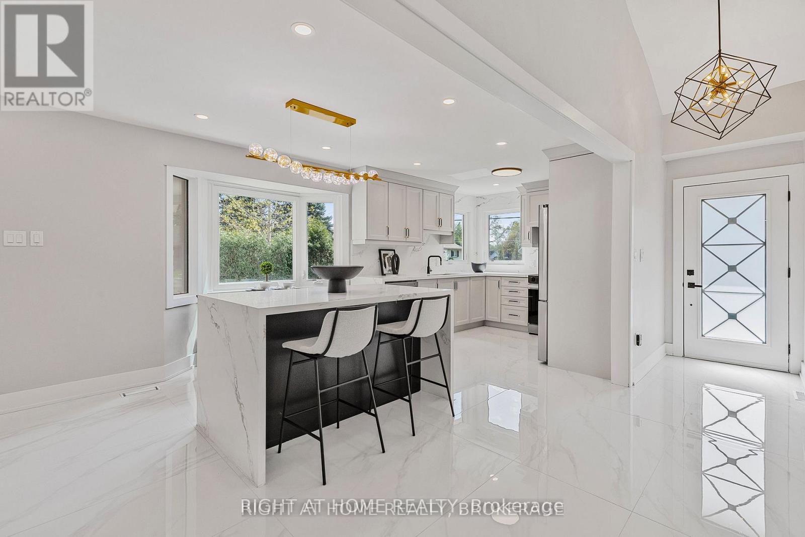 Upper - 347 Mapledene Drive, Hamilton, Ontario  L9G 2K3 - Photo 14 - X12673762