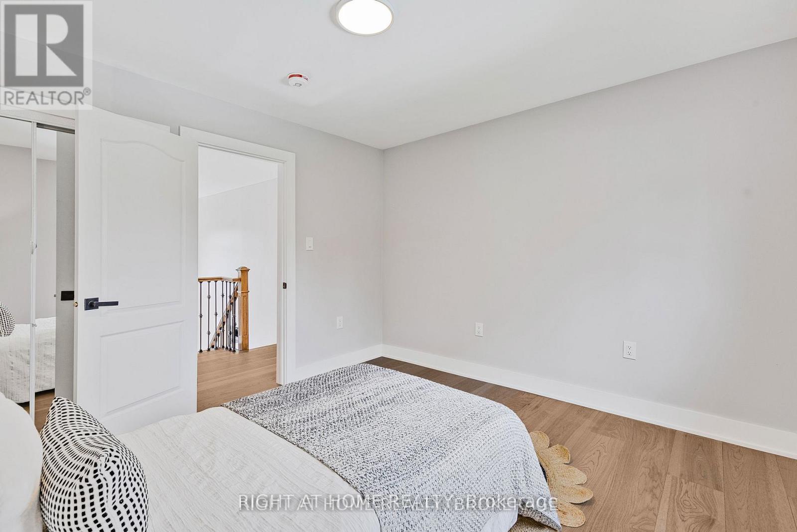 Upper - 347 Mapledene Drive, Hamilton, Ontario  L9G 2K3 - Photo 33 - X12673762