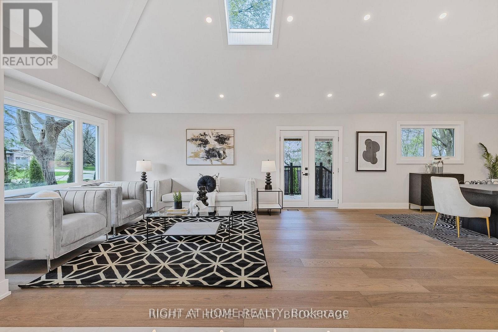 Upper - 347 Mapledene Drive, Hamilton, Ontario  L9G 2K3 - Photo 6 - X12673762