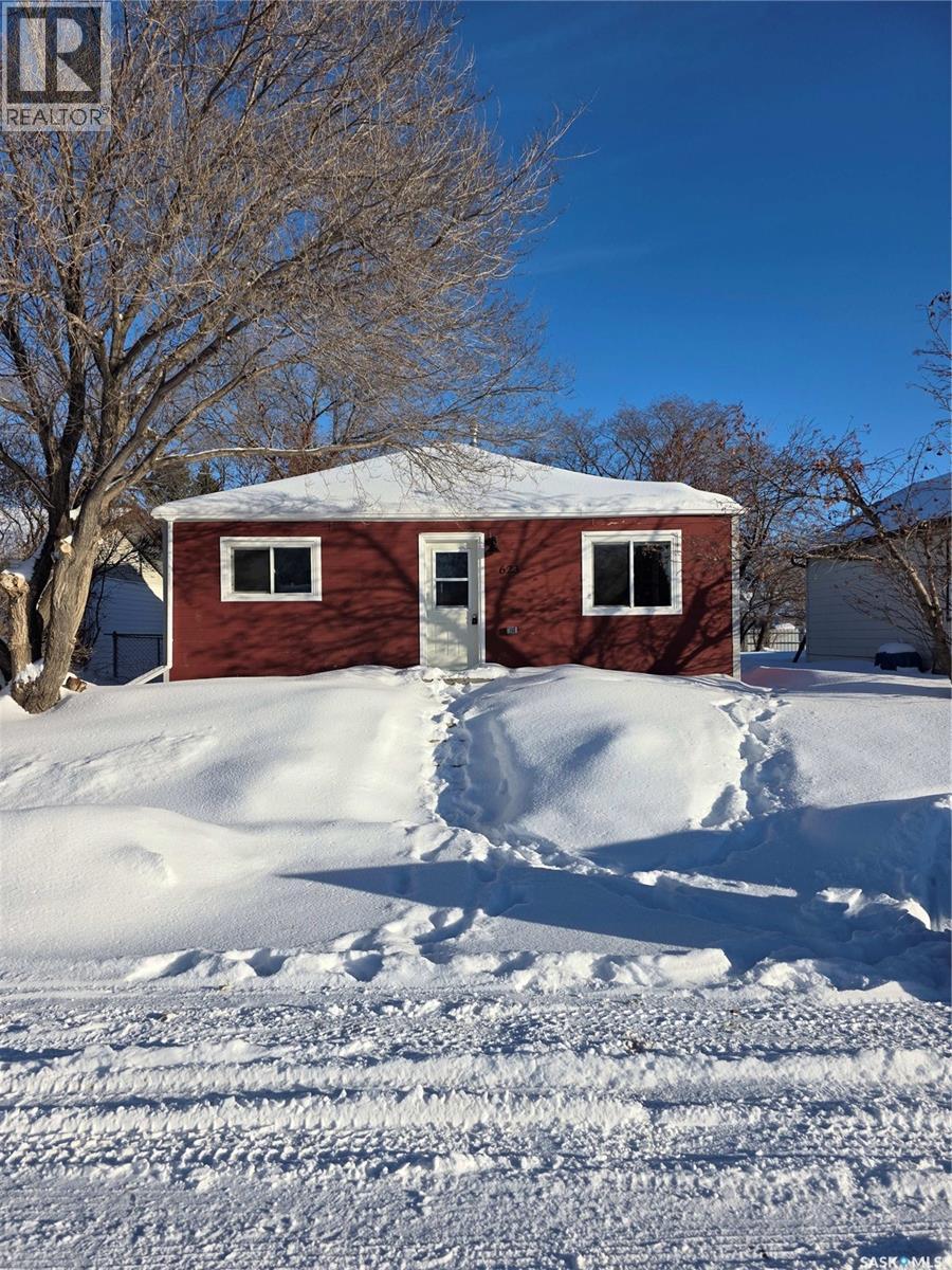 623 St Mary Street, Esterhazy, Saskatchewan  S0A 0X0 - Photo 1 - SK026372