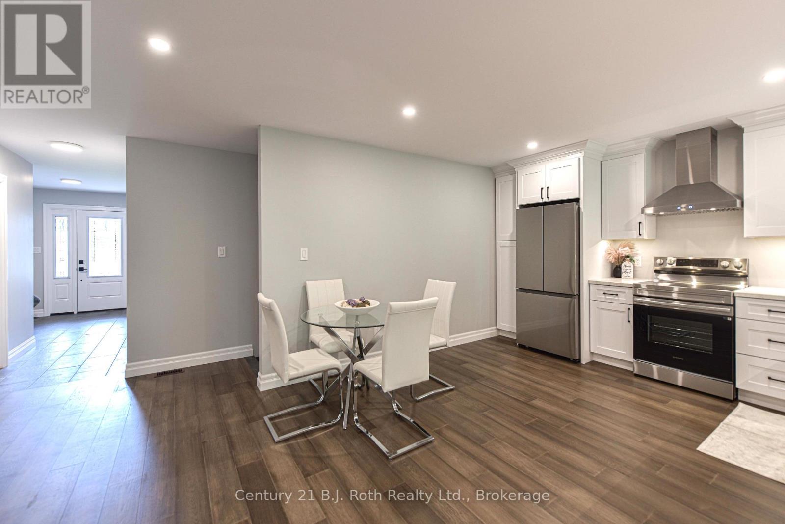 3324 Bramshott Avenue, Severn (West Shore), Ontario  L3V 0V9 - Photo 17 - S12673936