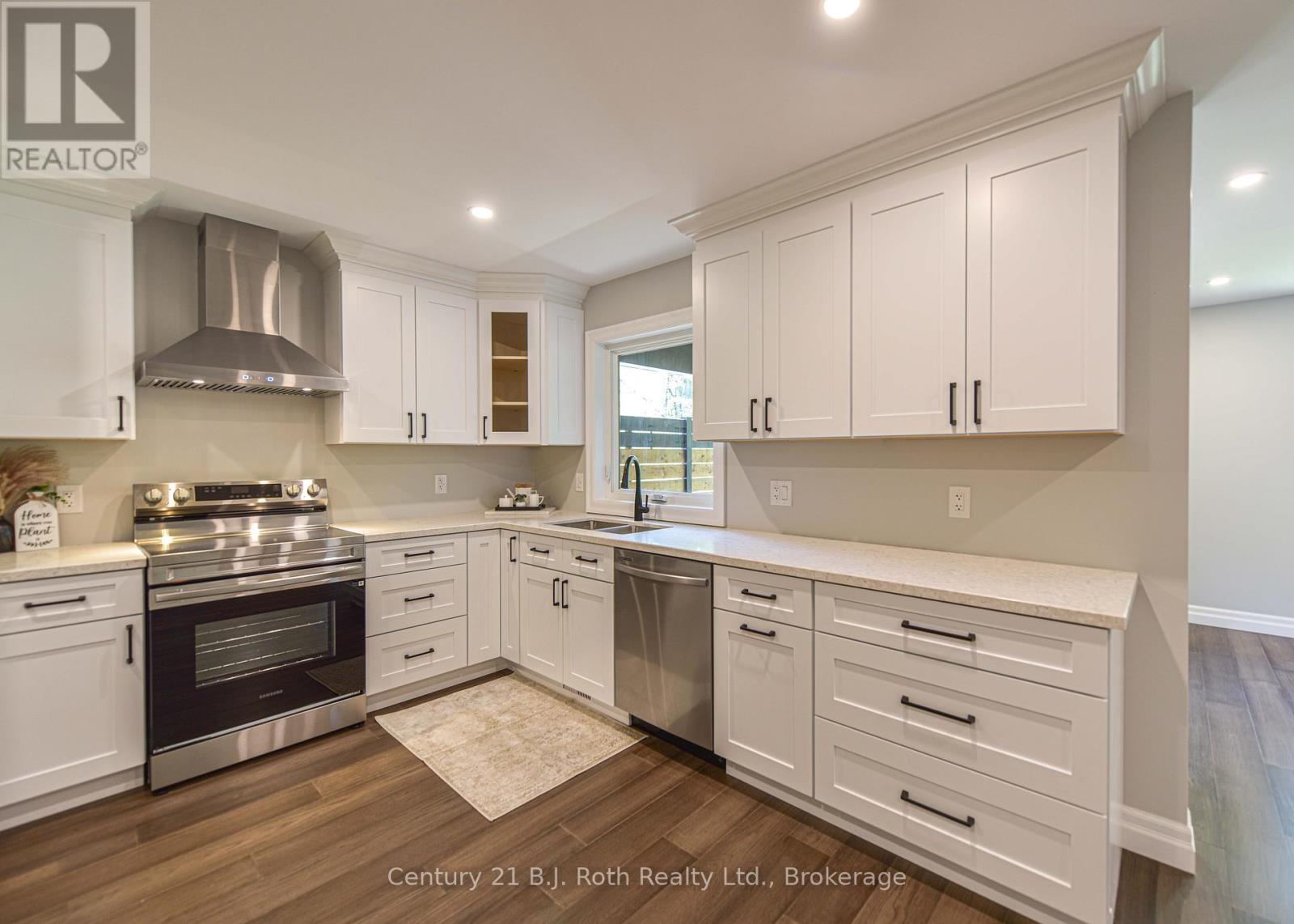 3324 Bramshott Avenue, Severn (West Shore), Ontario  L3V 0V9 - Photo 19 - S12673936